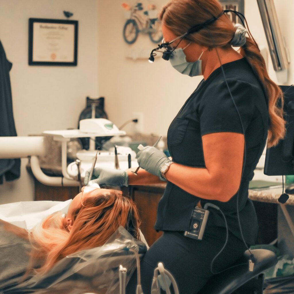 Educational diagram of the 5 stages of periodontal disease from gingivitis to advanced periodontitis in Chula Vista.